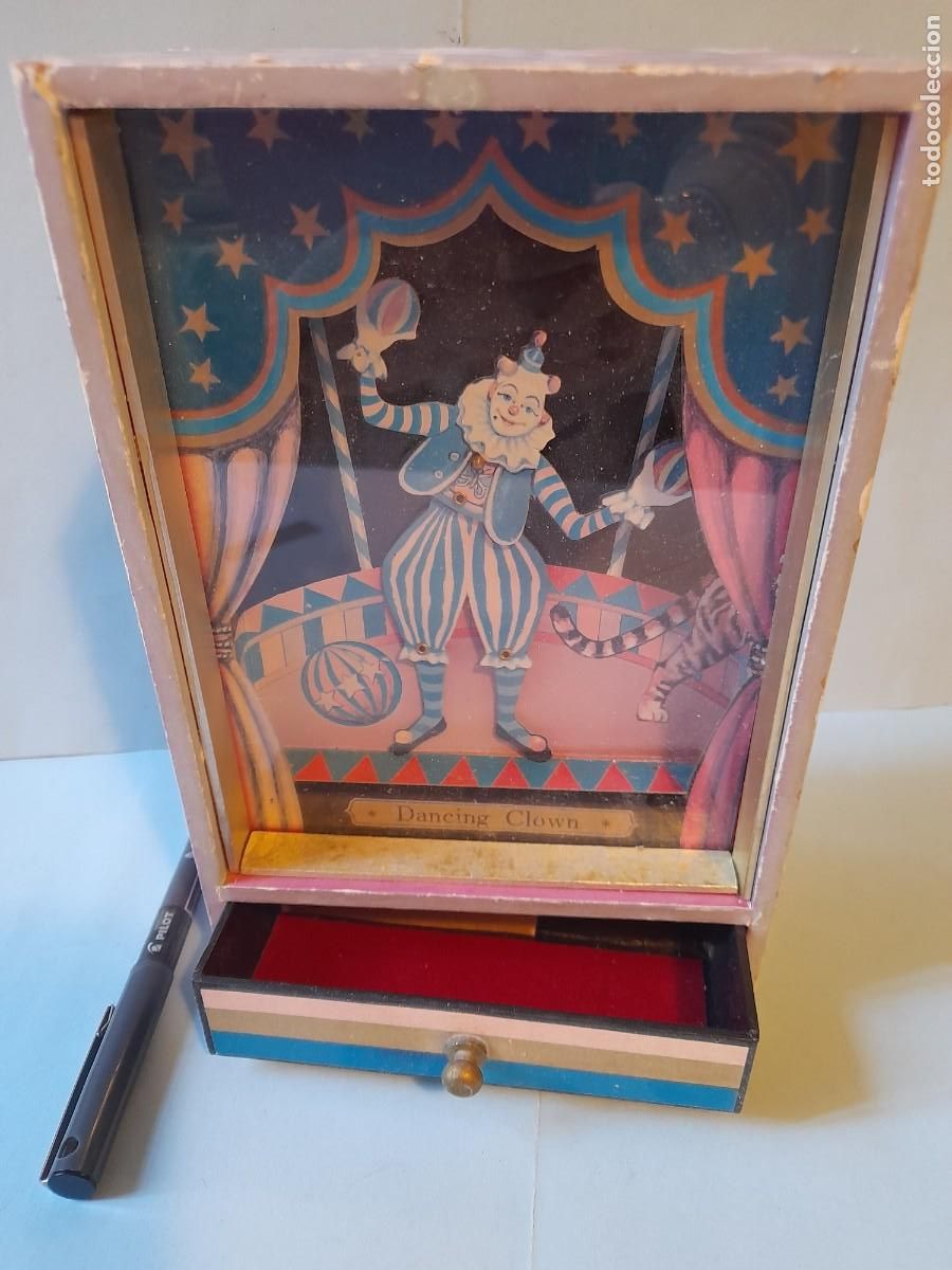 Juguetes antiguos y Juegos de colecci&oacute;n: Antigua Caja Musical MUSIC BOX DANCER de la marca IKECHO JAPAN con Payaso bailando. A cuerda.