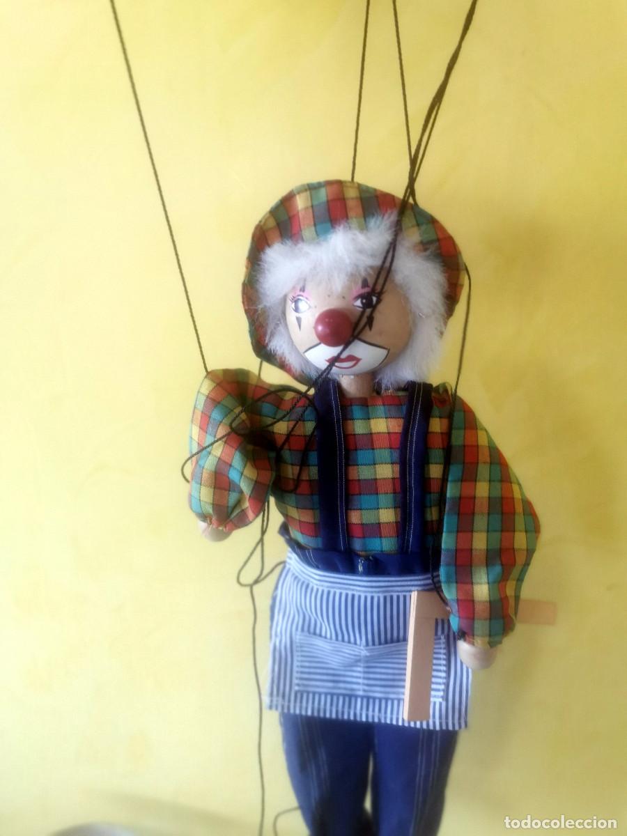 Juguetes antiguos y Juegos de colecci&oacute;n: Marioneta de payaso. Cabeza, manos y pies de madera. 40 cm.