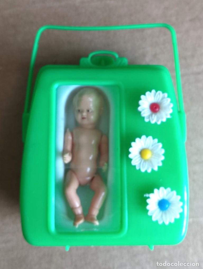 Juguetes antiguos y Juegos de colecci&oacute;n: Mu&ntilde;equito con malet&iacute;n - Malet&iacute;n de pl&aacute;stico - Mu&ntilde;eco de celuloide o similar