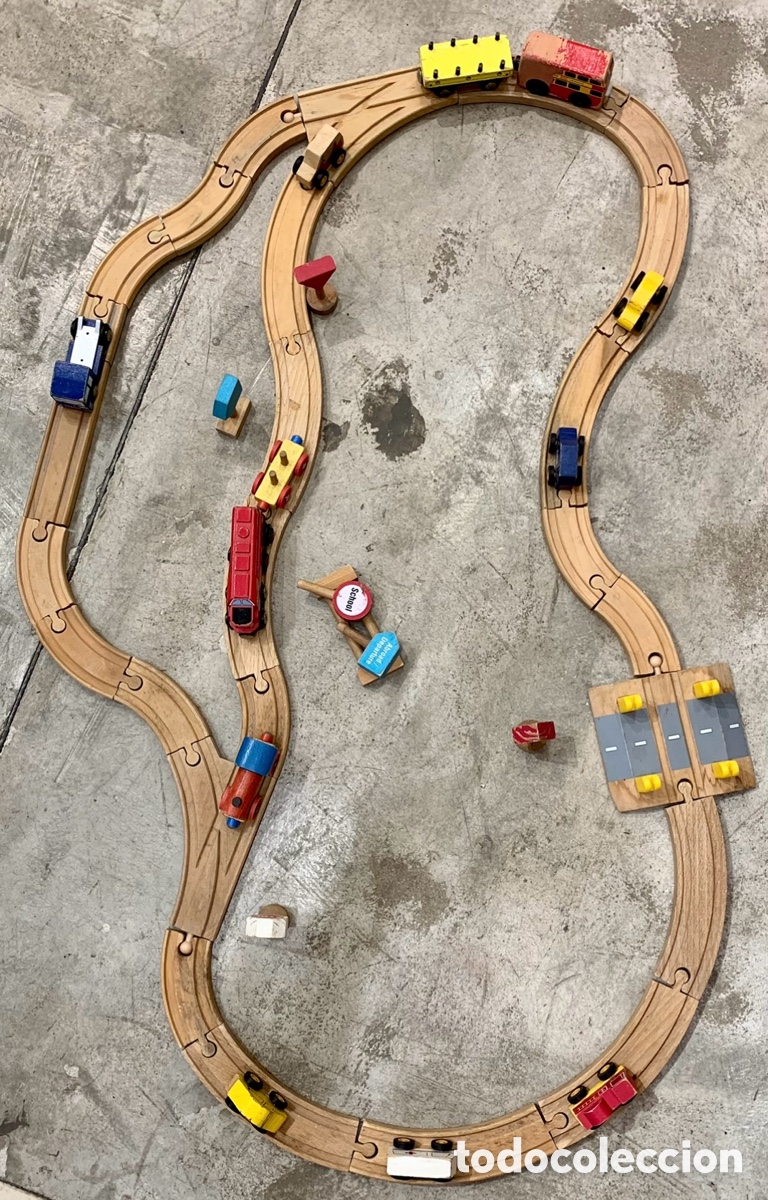 Juguetes antiguos y Juegos de colecci&oacute;n: Juguete. Circuito de coches. BULGY. Con coches y se&ntilde;ales de tr&aacute;fico. Madera. A&ntilde;os 90.