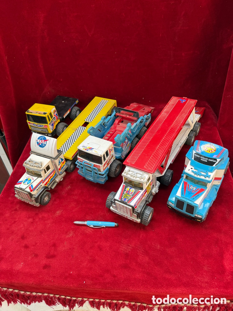 Juguetes antiguos y Juegos de colecci&oacute;n: Lote 5 camiones,juguetes de chapa y plastico Gozan
