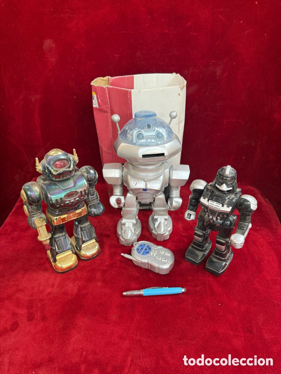 Juguetes antiguos y Juegos de colecci&oacute;n: Lote juguetes,3 robots!Uno a&ntilde;os 80,otros mas modernos!
