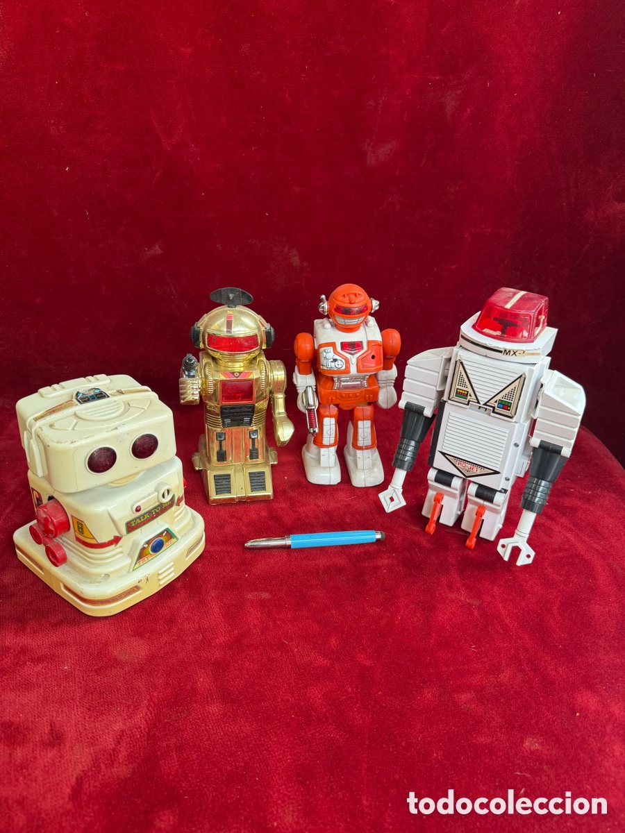 Juguetes antiguos y Juegos de colecci&oacute;n: Lote juguetes,4 robots a&ntilde;os 80-90!