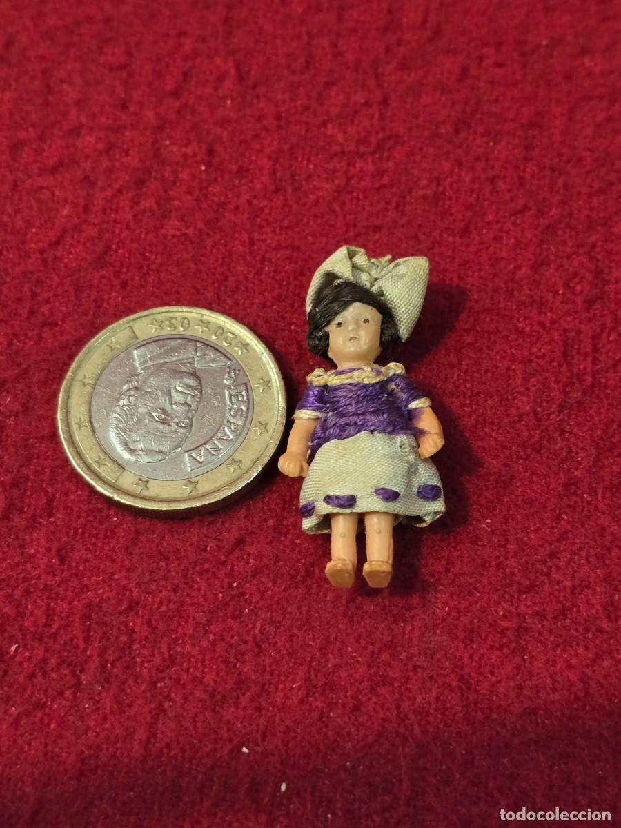 Brinquedos antigos e Jogos de cole&ccedil;&atilde;o: ANTIGUA MINIATURA DE MU&Ntilde;ECA DE CELULOIDE