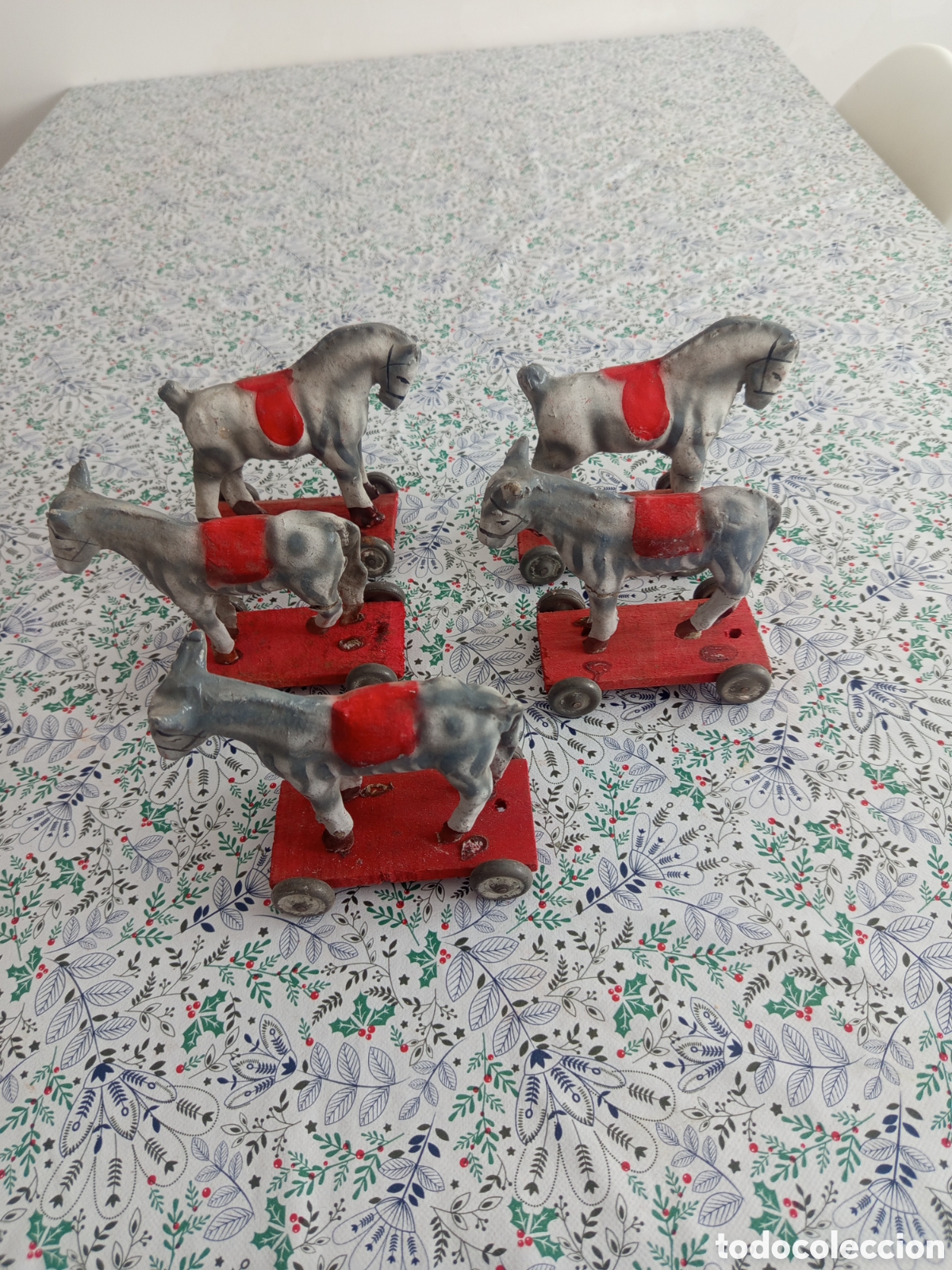 Juguetes antiguos y Juegos de colecci&oacute;n: Se vende figuras de cart&oacute;n piedra antigua