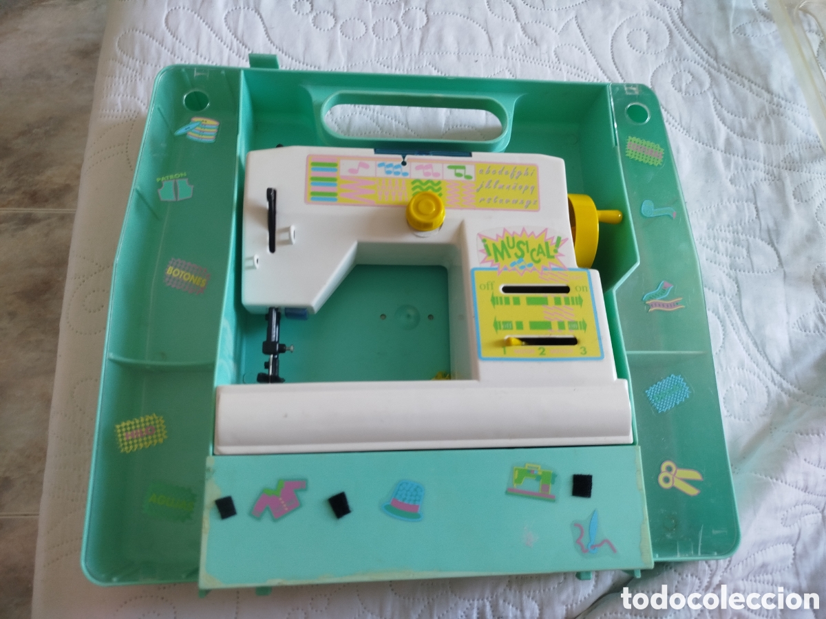 Antique Toys and Collectible Games: M&aacute;quina de coser de juguete musical