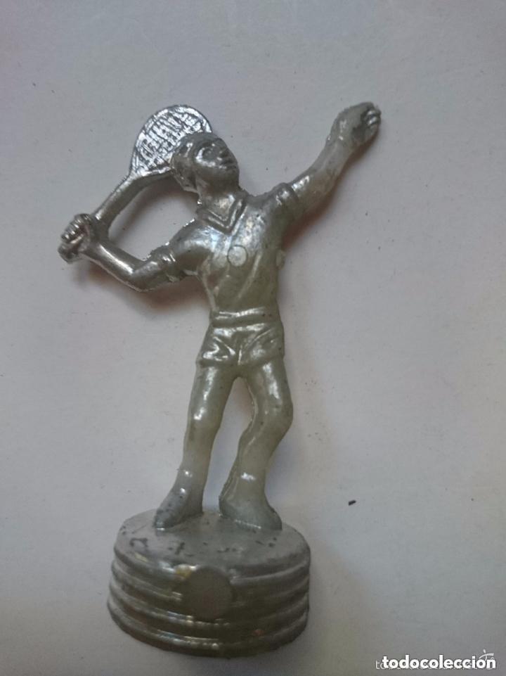 Juguetes antiguos y Juegos de colecci&oacute;n: PEQUE&Ntilde;O TROFEO DE PLASTICO PARA PARTICIPANTE NI&Ntilde;O DE TENIS - A&Ntilde;OS 80