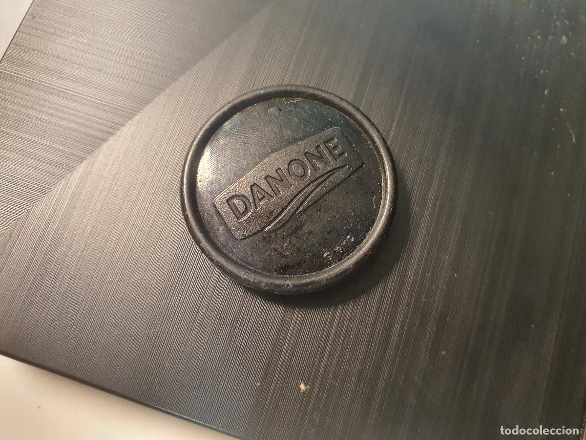 Brinquedos antigos e Jogos de cole&ccedil;&atilde;o: BOTON GRANDE FICHA DANO DANONE A&Ntilde;OS 90