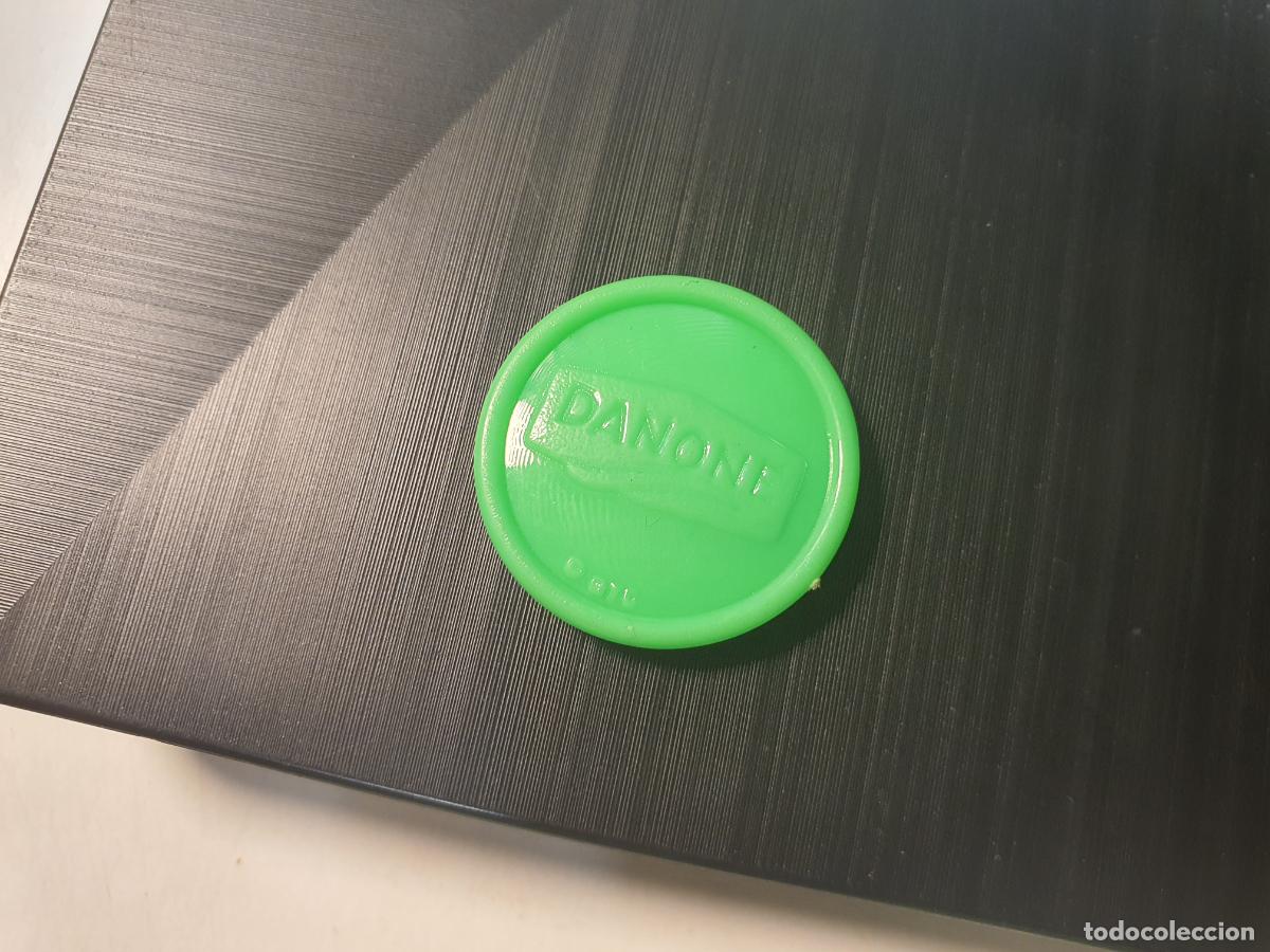 Juguetes antiguos y Juegos de colecci&oacute;n: BOTON FICHA DANO DANOS DANONE A&Ntilde;OS 90
