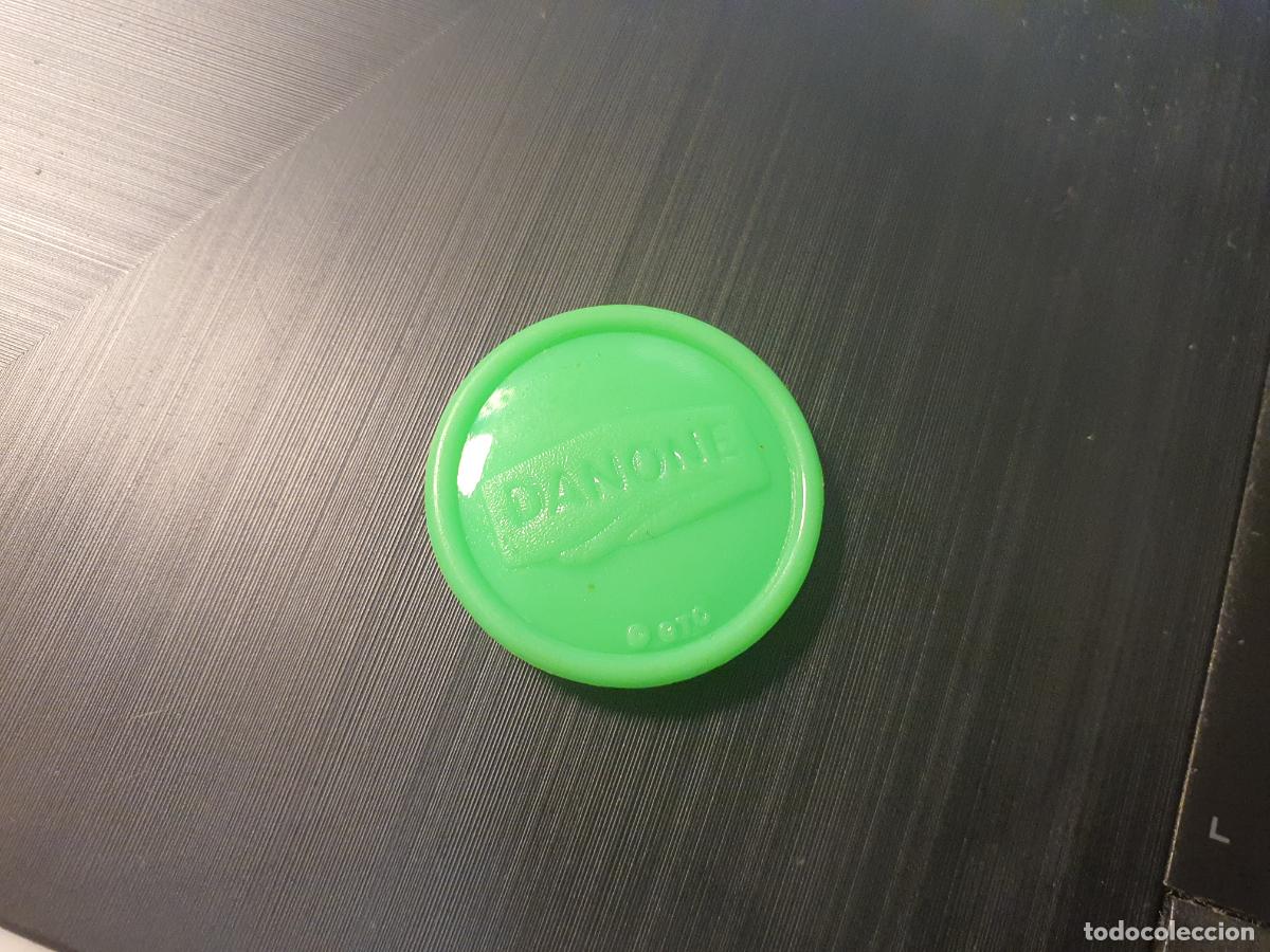 Juguetes antiguos y Juegos de colecci&oacute;n: BOTON FICHA DANO DANOS DANONE A&Ntilde;OS 90