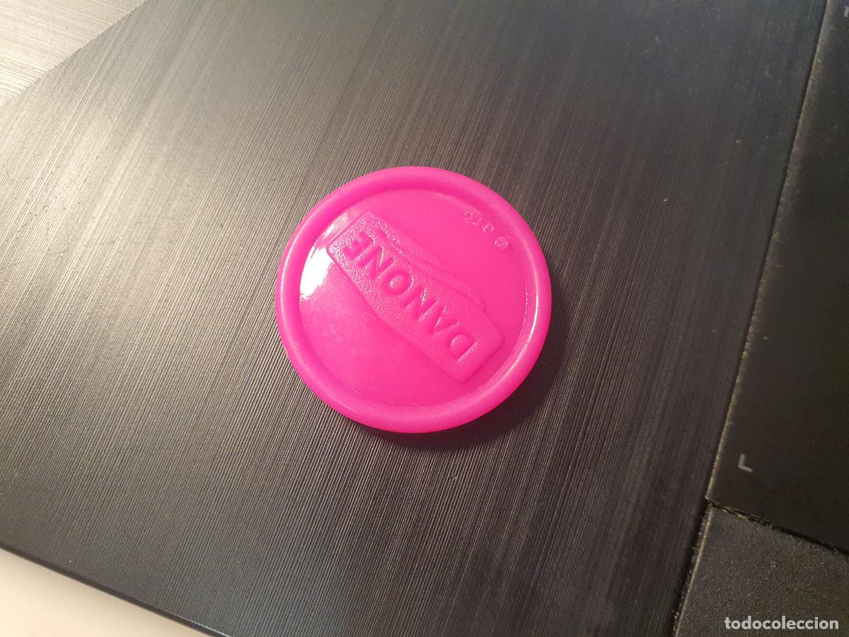 Juguetes antiguos y Juegos de colecci&oacute;n: BOTON FICHA DANO DANOS DANONE A&Ntilde;OS 90