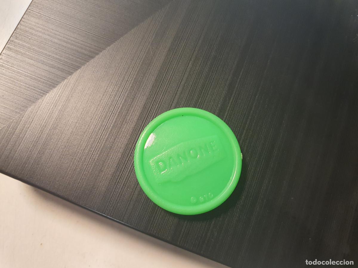 Juguetes antiguos y Juegos de colecci&oacute;n: BOTON FICHA DANO DANOS DANONE A&Ntilde;OS 90