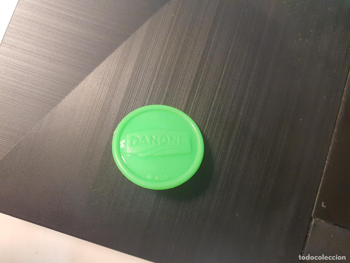 Juguetes antiguos y Juegos de colecci&oacute;n: BOTON FICHA DANO DANOS DANONE A&Ntilde;OS 90