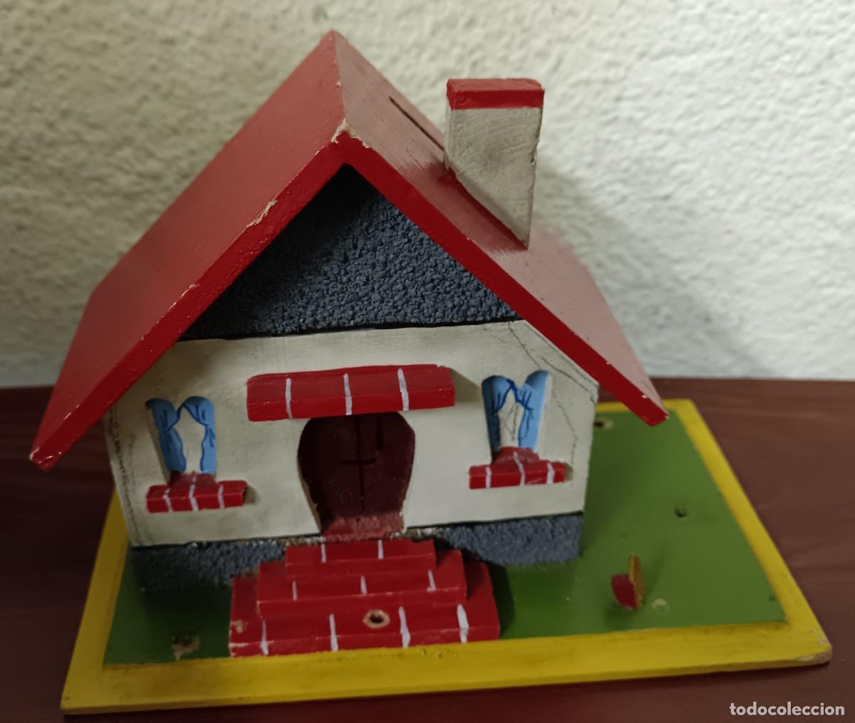 Juguetes antiguos y Juegos de colecci&oacute;n: CASITA HUCHA DE MADERA A&Ntilde;OS 50-60 18X12,5 CM.