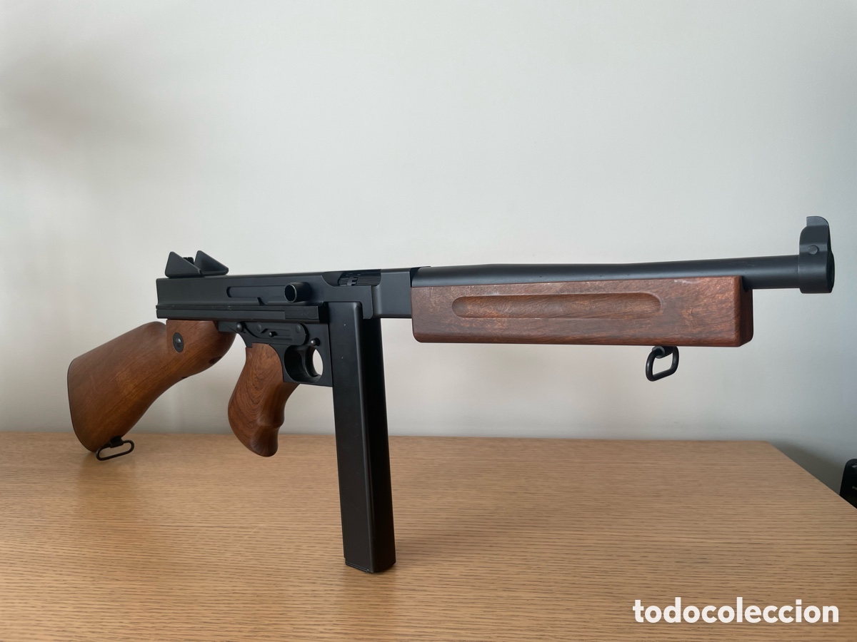 Juguetes antiguos y Juegos de colecci&oacute;n: Thompson M1A1 Airsoft + 2 cargadores