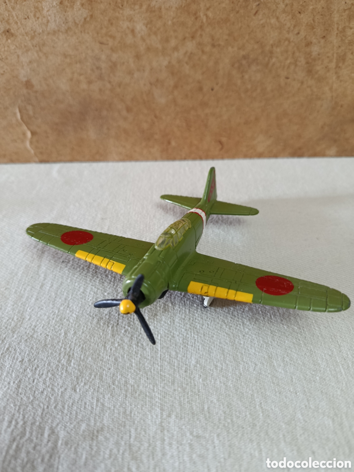 Juguetes antiguos y Juegos de colecci&oacute;n: miniatura de avi&oacute;n Mitsubishi A6M2 Zero de Maisto (escala 1:100)