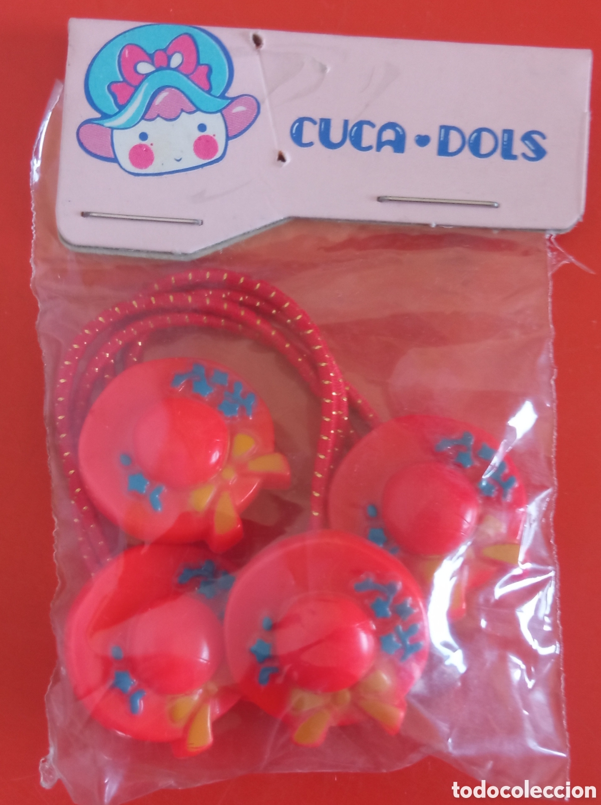 Juguetes antiguos y Juegos de colecci&oacute;n: COLETEROS SOMBRERITOS ROJOS CUCA-DOLS.JUYPAL 80'S.BOLSITA SIN ABRIR.