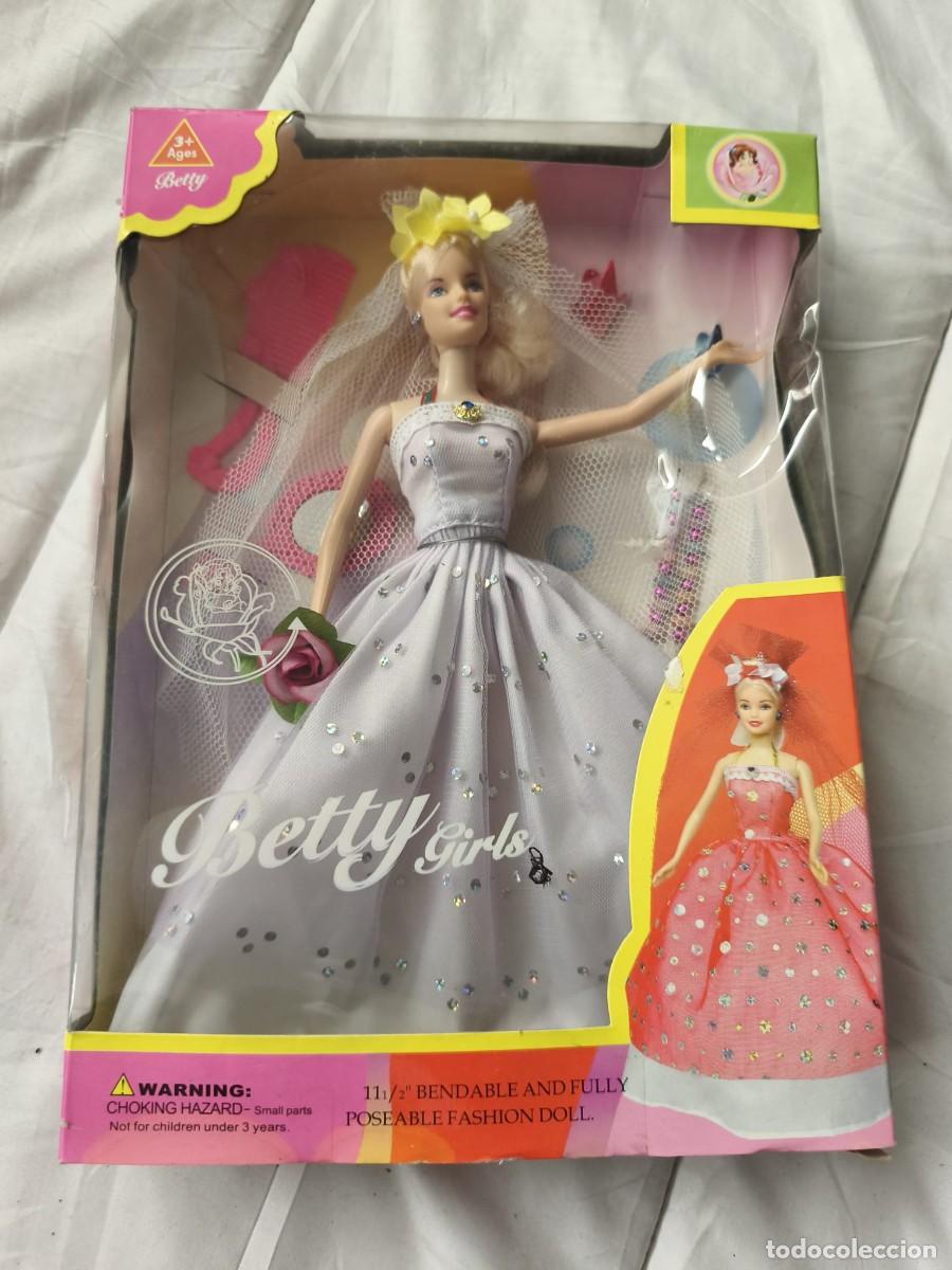 Juguetes antiguos y Juegos de colecci&oacute;n: Mu&ntilde;eca de moda articulada Betty Girls.
