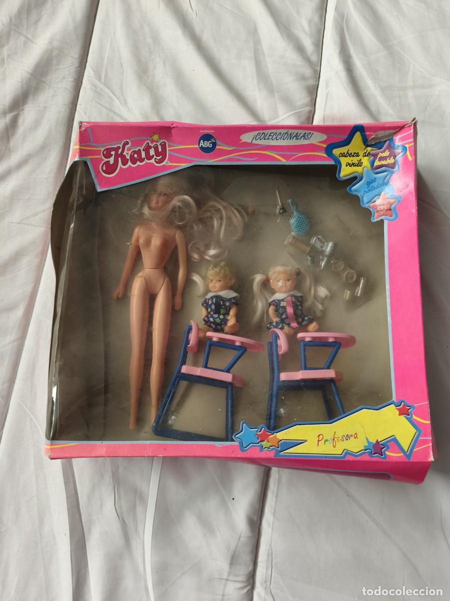 Juguetes antiguos y Juegos de colecci&oacute;n: Kit mu&ntilde;eca Katy Profesora de la marca ABG.