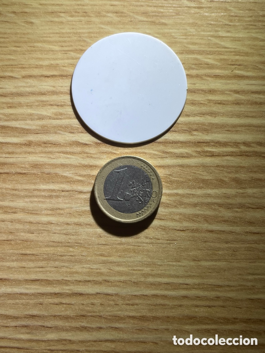 Juguetes antiguos y Juegos de colecci&oacute;n: TAZO limpio, blanco, virgen. De pl&aacute;stico, tama&ntilde;o est&aacute;ndar