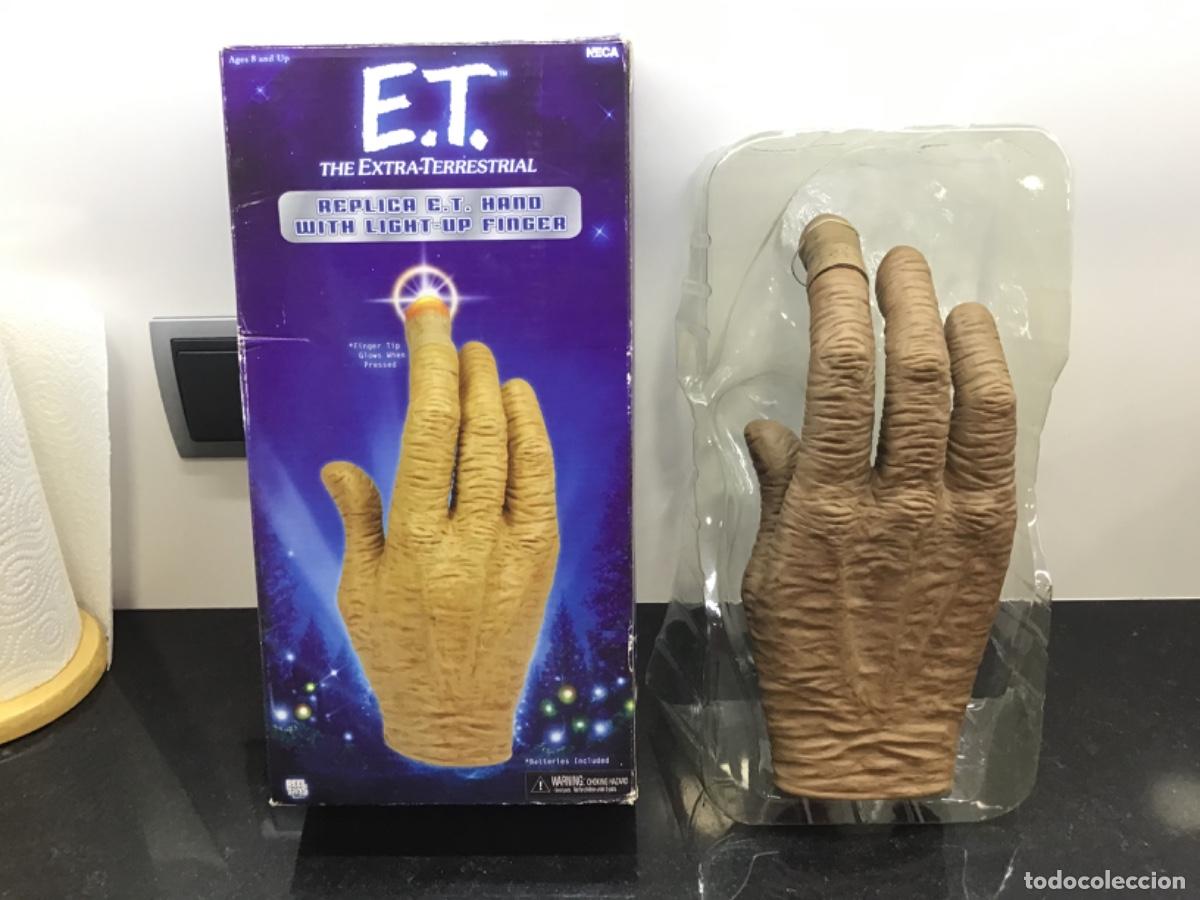 Juguetes antiguos y Juegos de colecci&oacute;n: MANO ET extraterrestre NECA en caja guante E.T