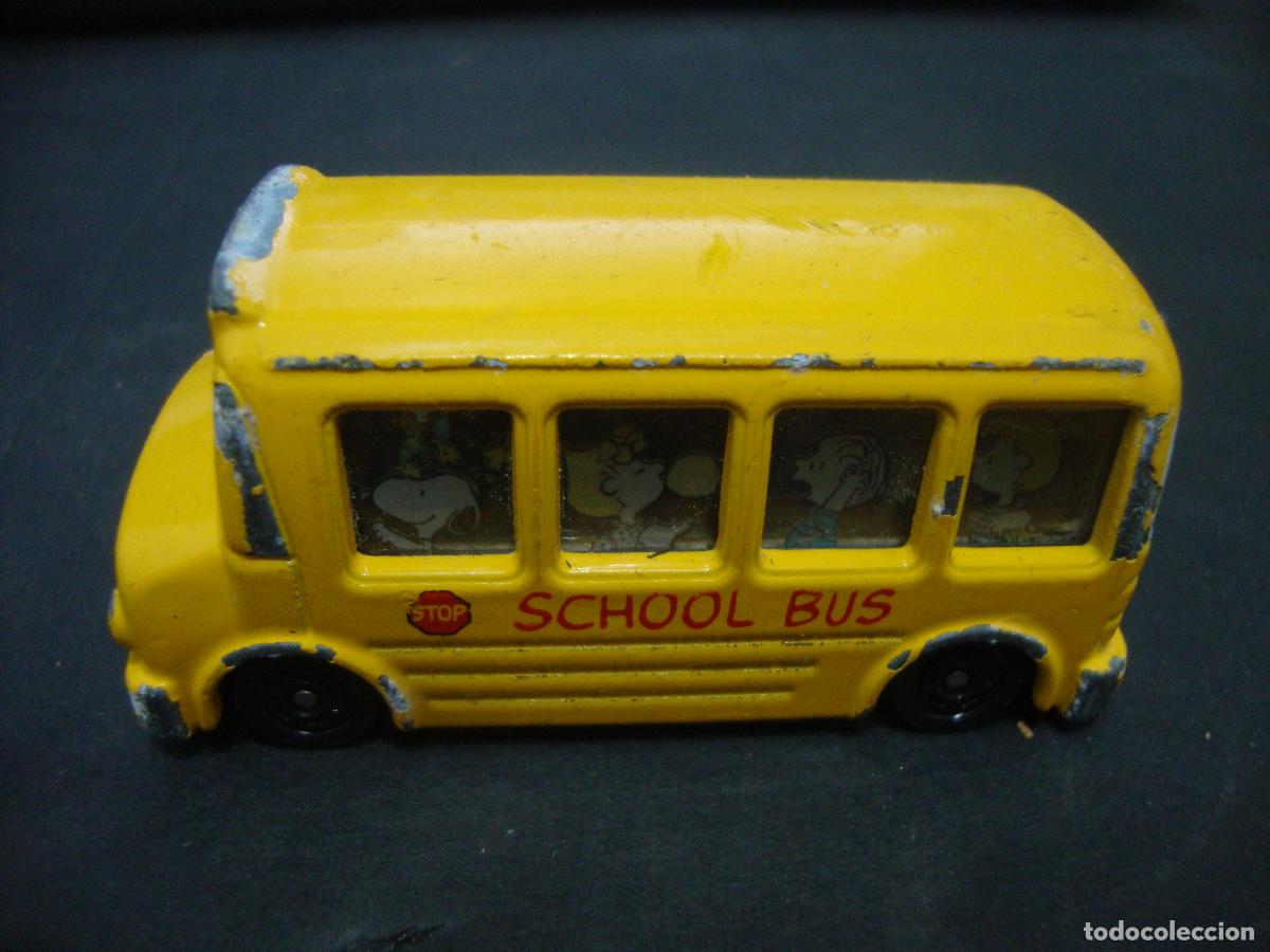 Juguetes antiguos y Juegos de colecci&oacute;n: AUTOBUS SNOOPY SCHOOL BUS 2012 PEANUTS TOMICA