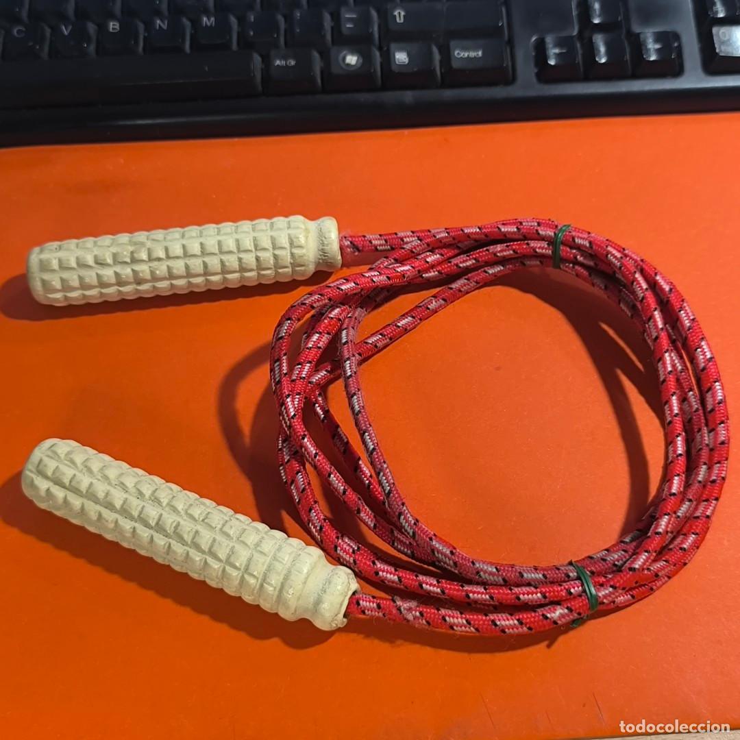 Juguetes antiguos y Juegos de colecci&oacute;n: 001481JUG-comba para saltar vintage roja -2,40 m -cuerda nylon trenzado sint&eacute;tico