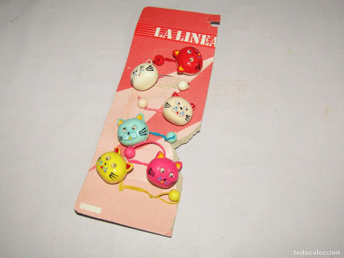 Juguetes antiguos y Juegos de colecci&oacute;n: Antiguo Cart&oacute;n Expositor de Pasadores Infantiles para Pelo con Gatitos de Ojos M&oacute;viles - A&ntilde;o 1980s.