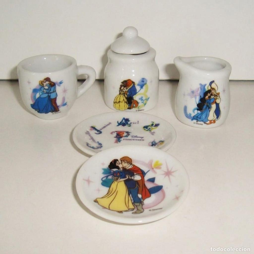 Giocattoli antichi e Giochi di collezione: LOTE VAJILLA 5 PIEZAS MINI JUEGO DE T&Eacute; PRINCESAS DISNEY Porcelana. Azucarero Platos Taza. VINTAGE