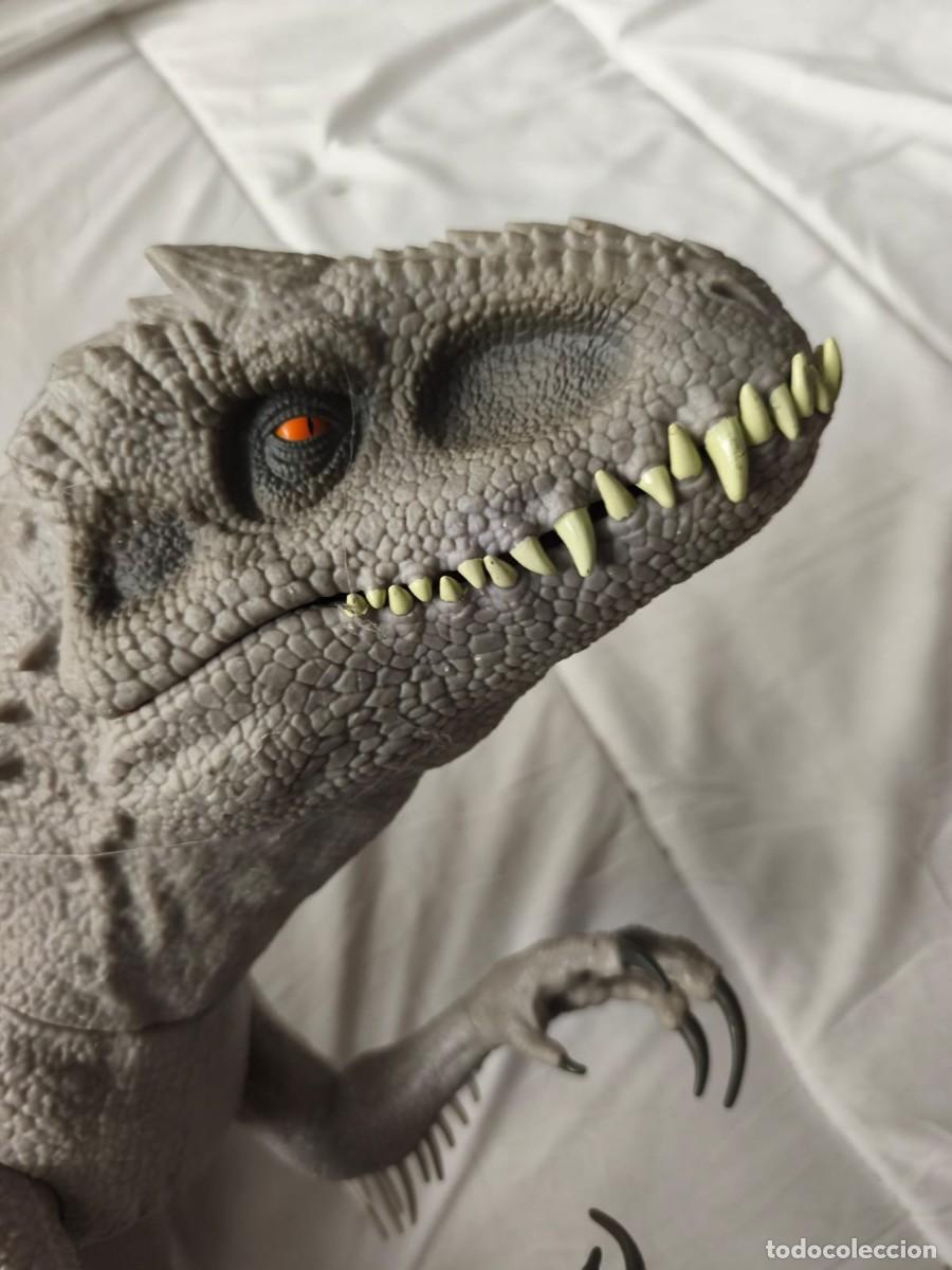 Juguetes antiguos y juegos de colecci&oacute;n: Figura del Indominus Rex de la l&iacute;nea de juguetes de Jurassic World de Mattel.