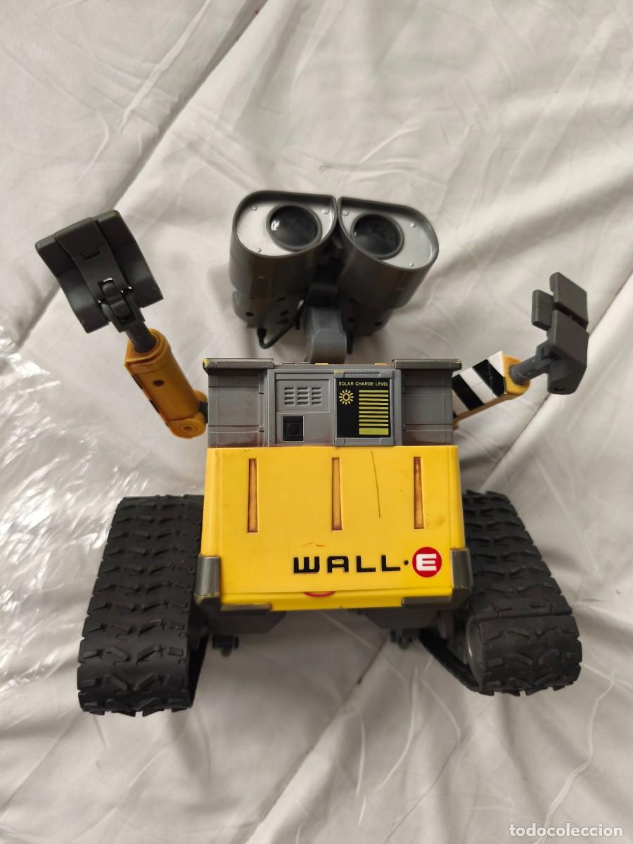 Giocattoli antichi e Giochi di collezione: WALLE . Robot interactivo . Disney Pixar . ⁠Thinkway Toys . 2008