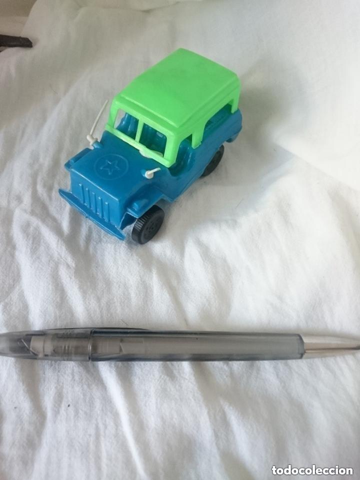 Juguetes antiguos y juegos de colecci&oacute;n: COCHE JEEP AZUL Y VERDE - DE PLASTICO -A&Ntilde;OS 80