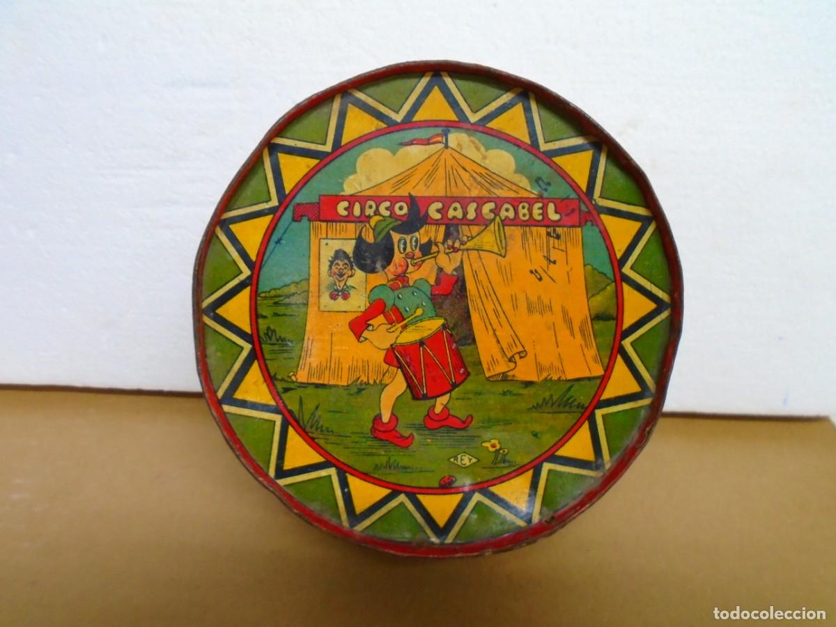 Juguetes antiguos y juegos de colecci&oacute;n: ANTIGUO TAMBOR DE JUGUETE,HOJALATA LITOGRAFIADA(AMBAS CARAS)&rdquo;CIRCO CASCABEL&rdquo;A&Ntilde;OS 20/30.