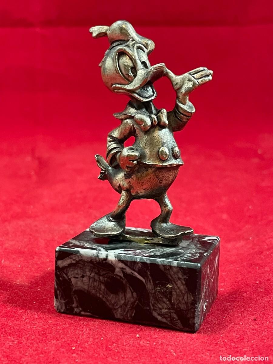 Juguetes antiguos y juegos de colecci&oacute;n: Figura Vintage Pato Donald Disney en Peltre sobre Base de M&aacute;rmol 9 cm Disneyland