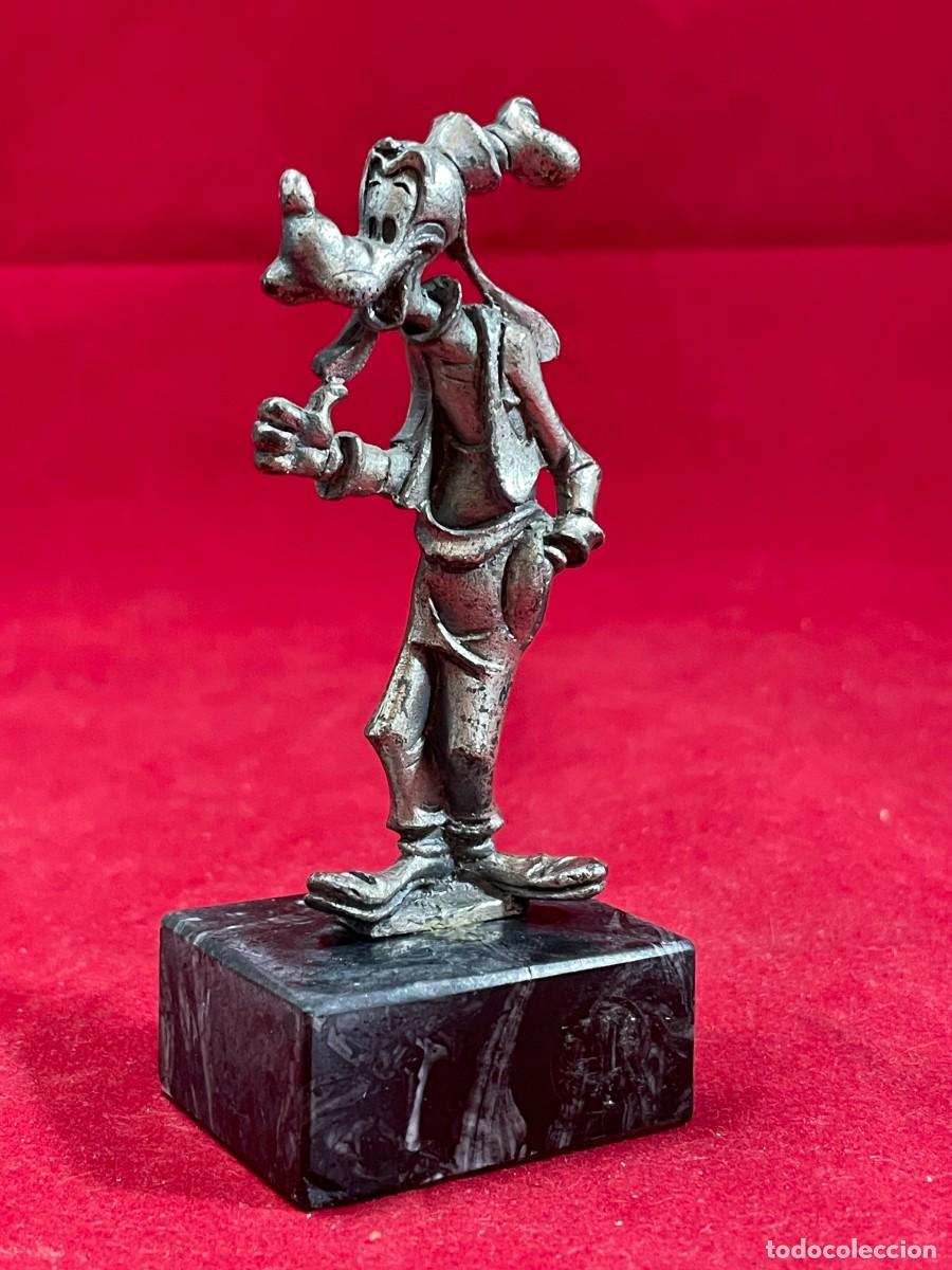 Juguetes antiguos y juegos de colecci&oacute;n: Figura Antigua Goofy Disneyland en Peltre sobre Base de M&aacute;rmol Vintage. 11 cm.