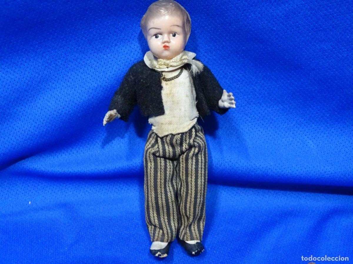 Altes Spielzeug und Spiele: ANTIGUO MU&Ntilde;ECO PINTADO A MANO Y VESTIDO. 14 cm.
