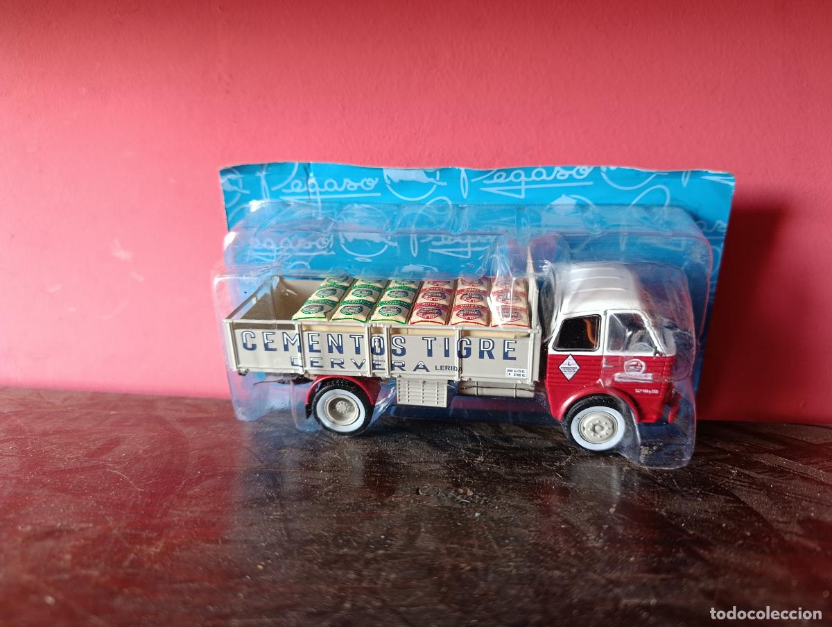 Brinquedos antigos e Jogos de cole&ccedil;&atilde;o: REPLICA CAMI&Oacute;N PEGASO. CEMENTOS TIGRE, CERVERA, LERIDA MODELO PARA COLECCI&Oacute;N EDIT SALVAT. EN SU CAJA
