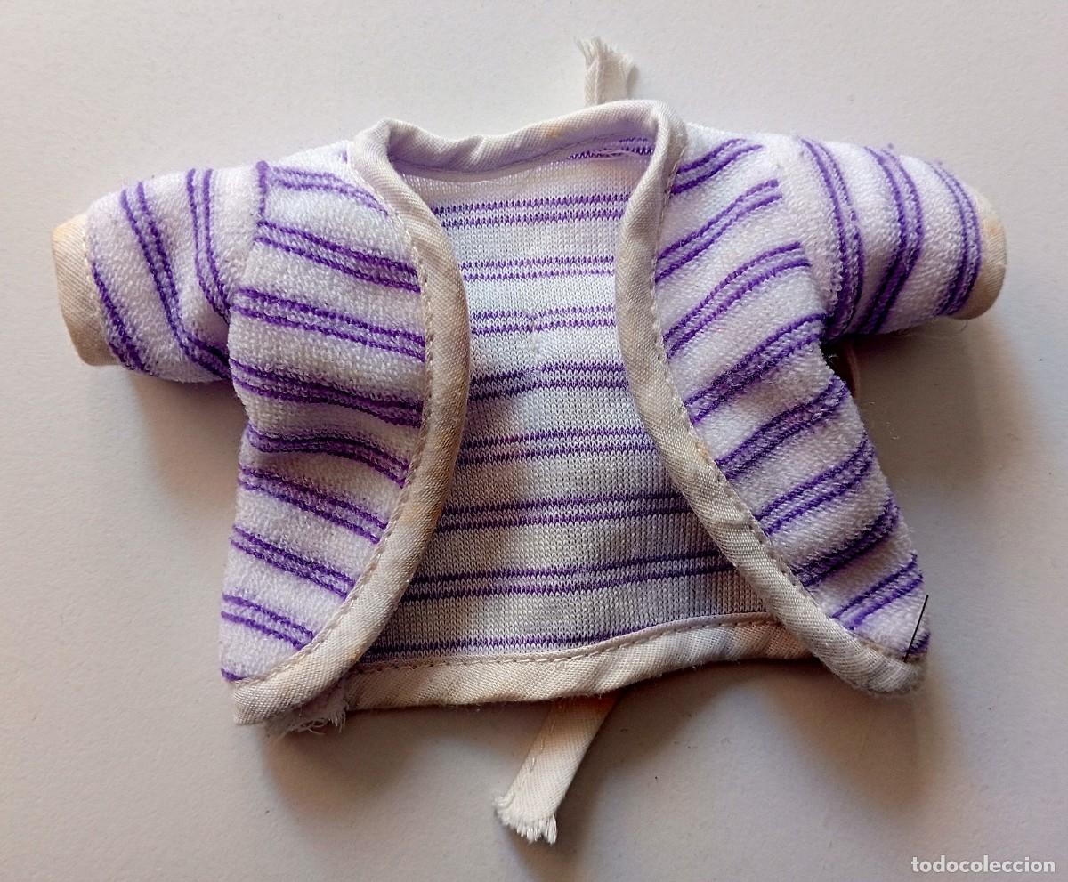 Juguetes antiguos y juegos de colecci&oacute;n: PRENDA PARA MU&Ntilde;ECA: REBECA BLANCA CON RAYAS