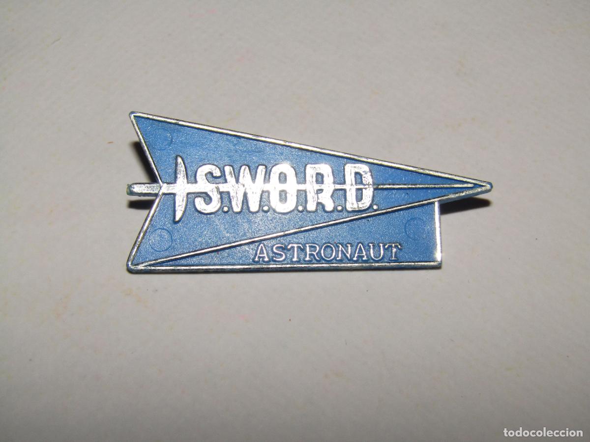 Juguetes antiguos y juegos de colecci&oacute;n: Antigua Insignia S.W.O.R.D. ASTRONAUT de MARVEL COMICS