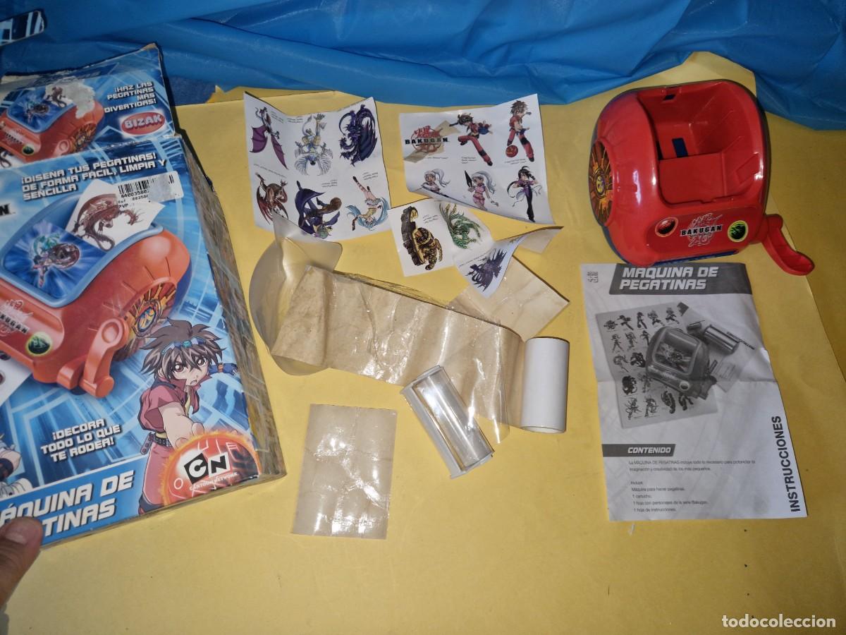 Juguetes antiguos y juegos de colecci&oacute;n: BAKUGAN, MAQUINA DE PEGATINAS