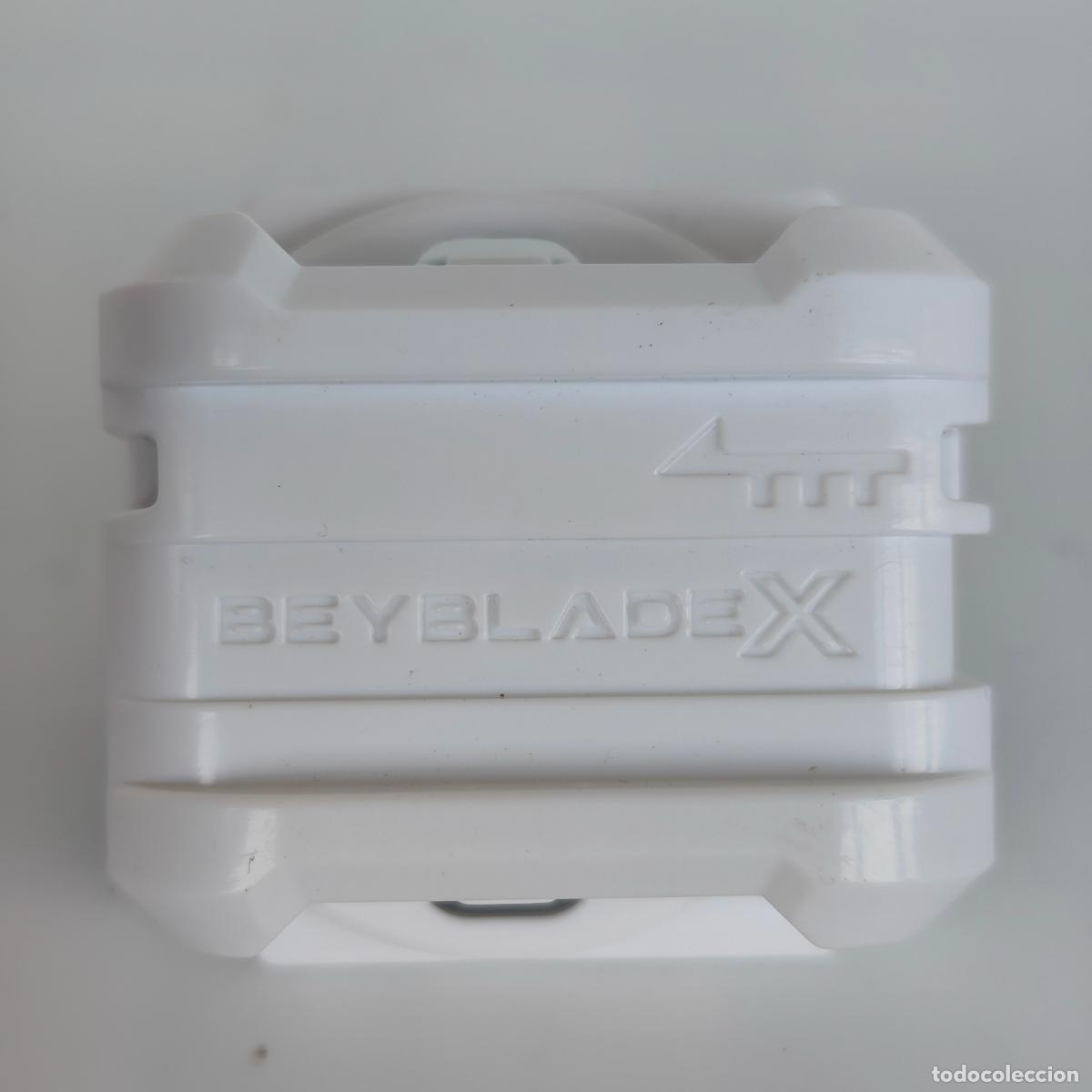 Juguetes antiguos y juegos de colecci&oacute;n: BEYBLADE lanzador blanco
