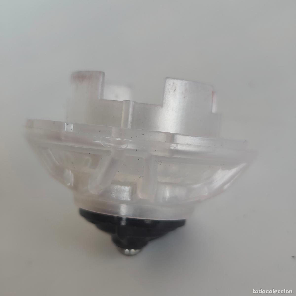 Juguetes antiguos y juegos de colecci&oacute;n: BEYBLADE pieza accesorios ??