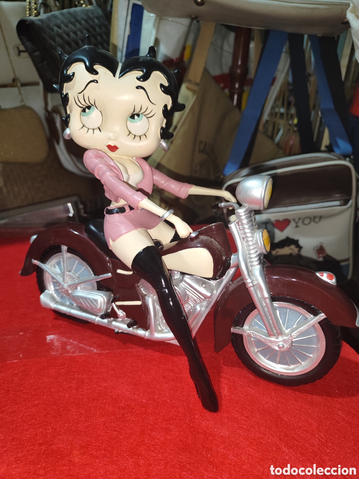 Juguetes antiguos y juegos de colecci&oacute;n: Original figura en resina de Betty boop sobre moto antigua leer descripci&oacute;n