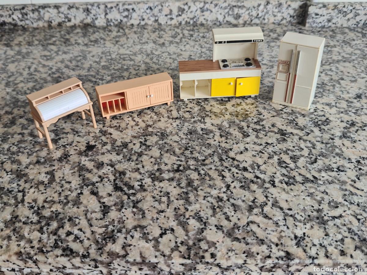 Juguetes antiguos y juegos de colecci&oacute;n: Lote de cuatro muebles Tomy made in Japan