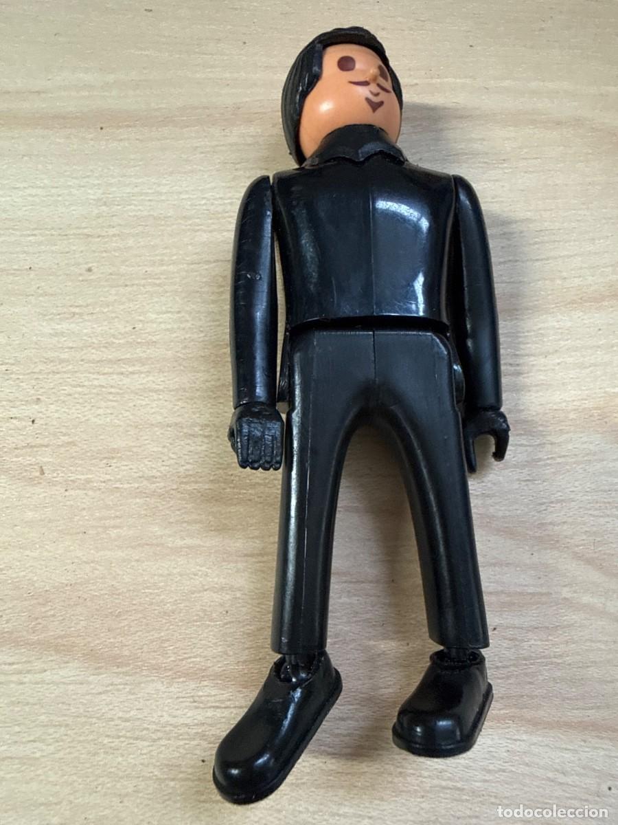 Juguetes antiguos y juegos de colecci&oacute;n: Airgam Boys original. Figura civil traje negro. Vintage a&ntilde;os 70-80