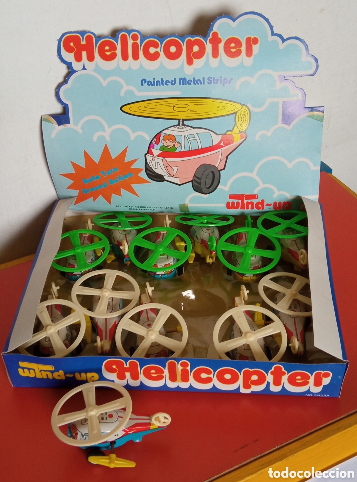 Juguetes antiguos y juegos de colecci&oacute;n: CAJA EXPOSITORA DE 12 HELIC&Oacute;PTEROS A CUERDA RESORTE CON GIRO.IMPORTACI&Oacute;N HONG KONG 80'S.NUEVOS.