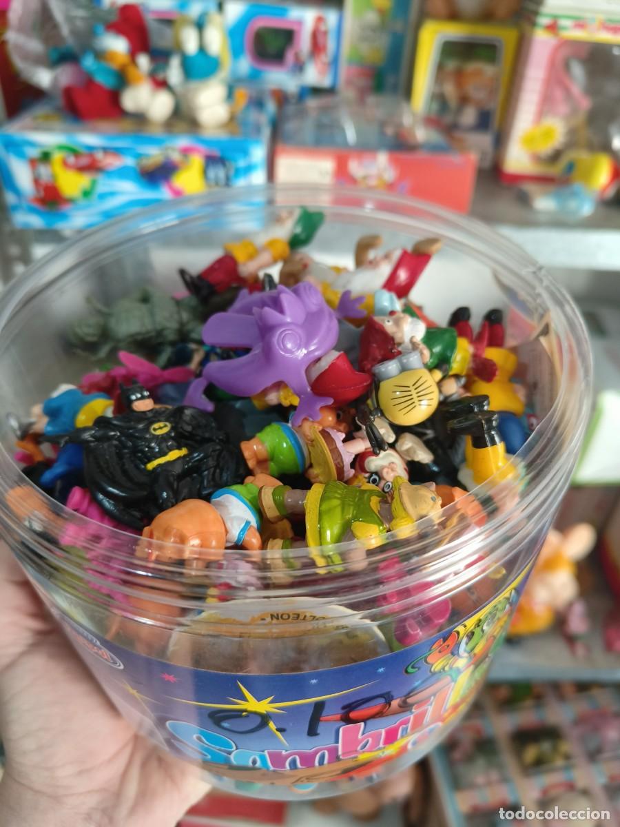 Juguetes antiguos y juegos de colecci&oacute;n: Ocasion Bote con mas de 1 kilo de mu&ntilde;ecos figuras vintage a&ntilde;os 80 kinder dunkin pvc juguetes ...