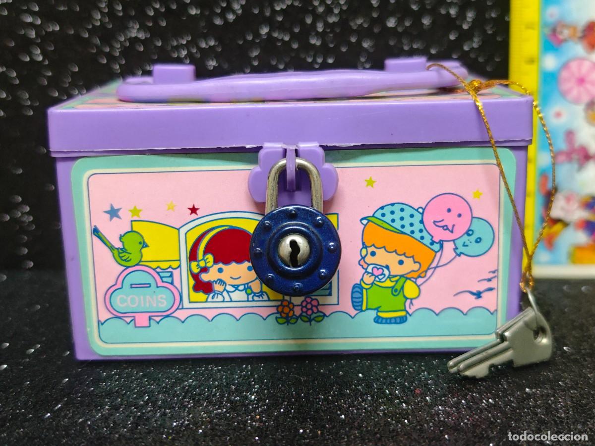 Juguetes antiguos y juegos de colecci&oacute;n: HUCHA LOVELY COLOR LILA CON LLAVE Y CANDADO A&Ntilde;OS 80