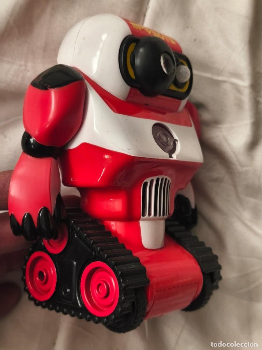 Juguetes antiguos y juegos de colecci&oacute;n: Robot Guardi&aacute;n T.R.I.P. de la l&iacute;nea Spybots, distribuido por ⁠Bizak y ⁠Giochi Prezi