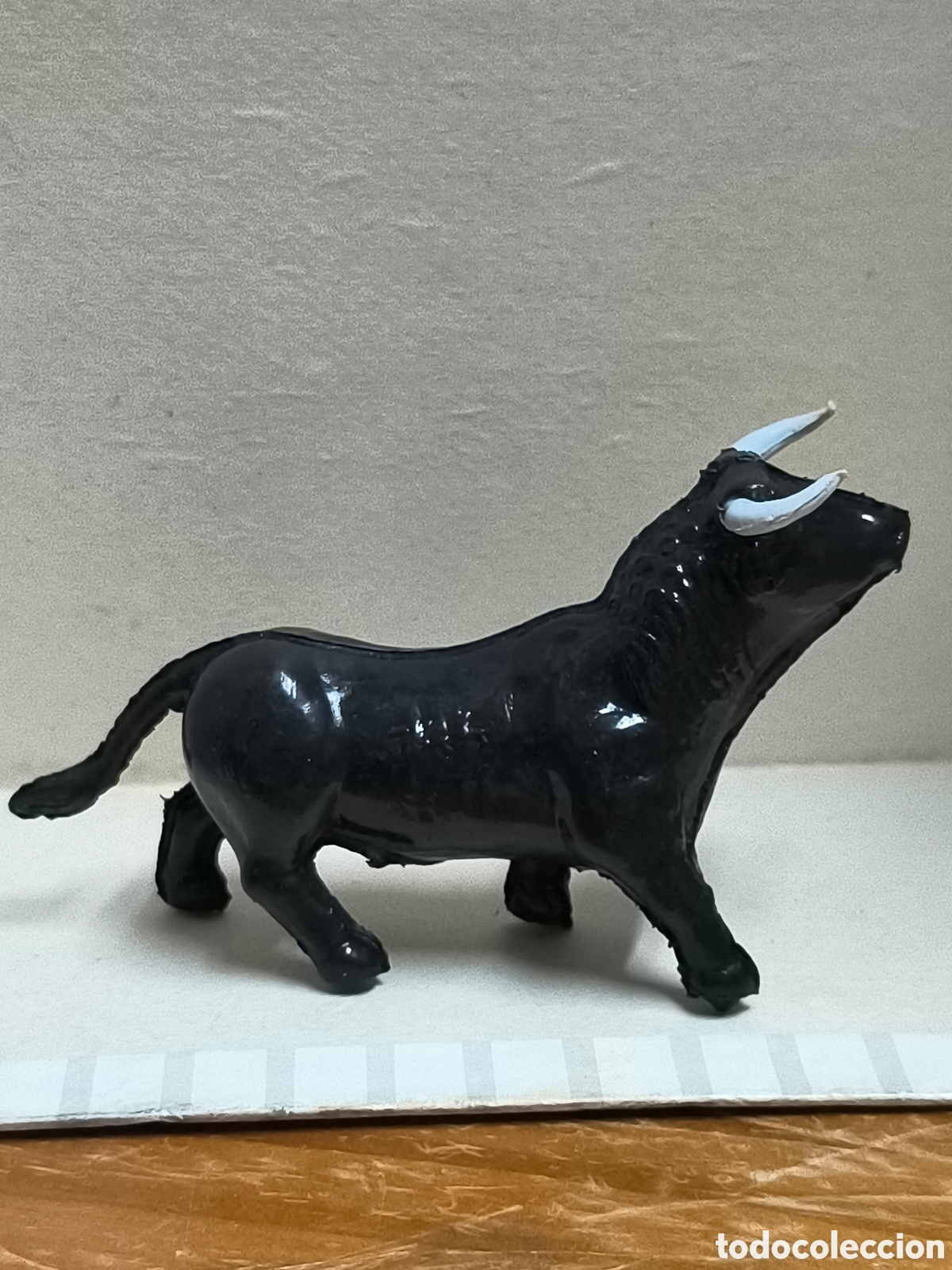 Juguetes antiguos y juegos de colecci&oacute;n: Figura pl&aacute;stico inflado toro a&ntilde;os 70